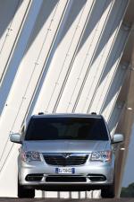 Lancia Voyager 2011 года